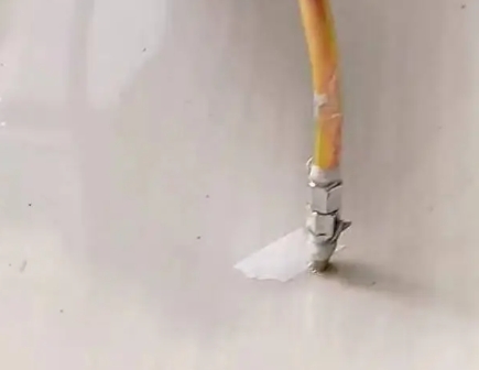 辽宁瓷砖空鼓维修公司专业解答在瓷砖铺贴过程中，如果使用的砂料过粗（如全部使用了粗砂），可能会导致以下问题